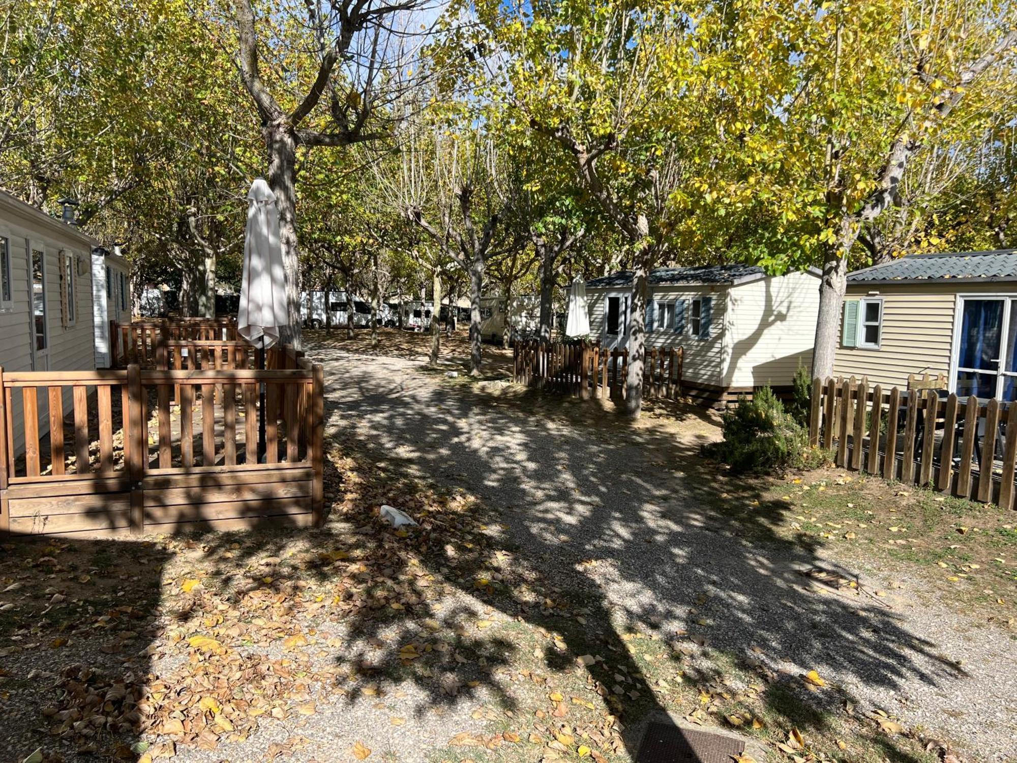 Camping Bungalow El Llac De Banyoles Porqueres Dış mekan fotoğraf