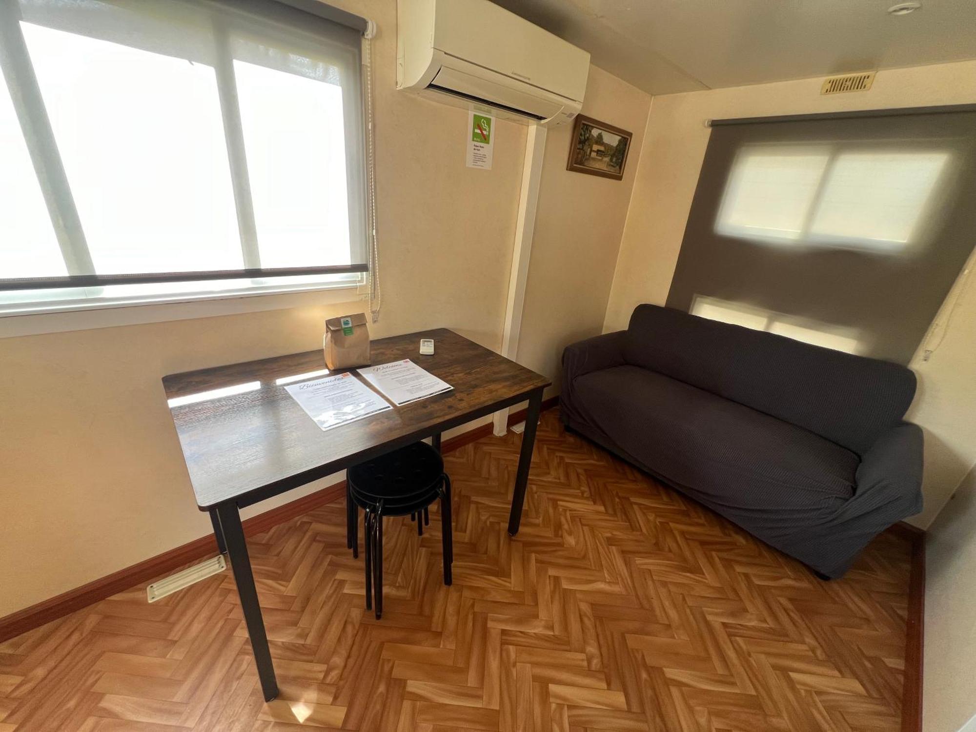 Camping Bungalow El Llac De Banyoles Porqueres Oda fotoğraf