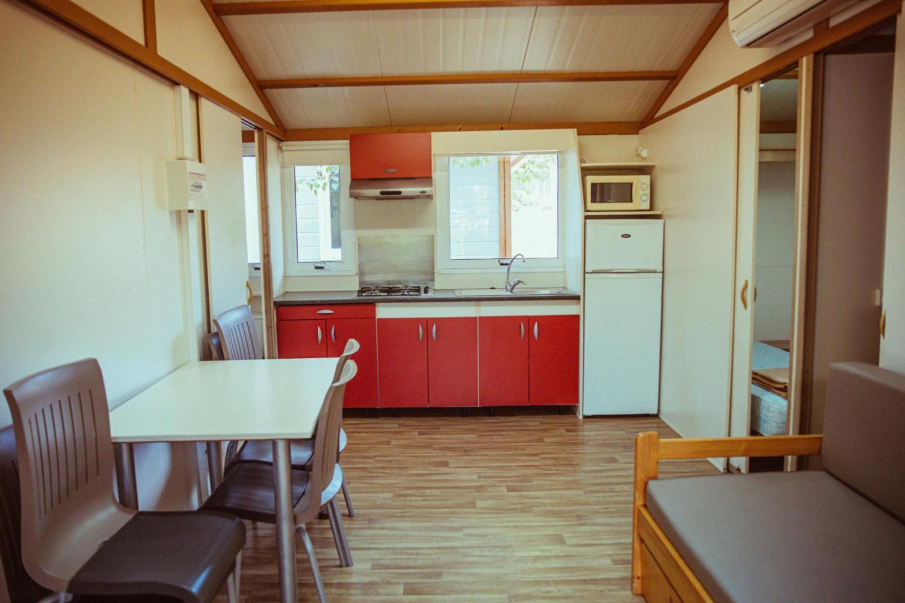 Camping Bungalow El Llac De Banyoles Porqueres Oda fotoğraf